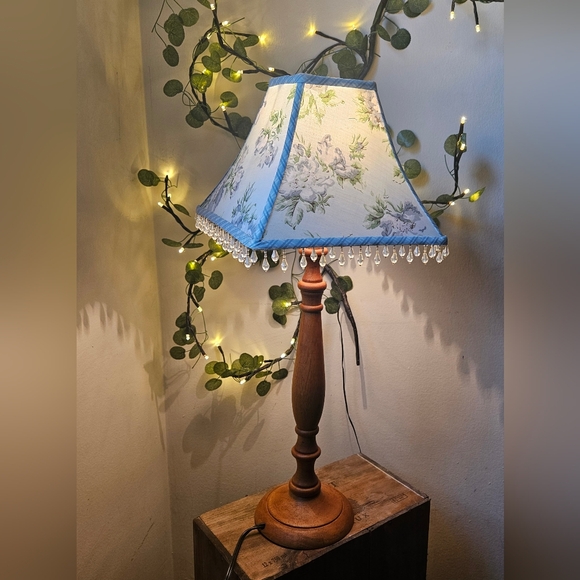Laura Ashley 2003 Wood Lamp Crystal Drops Floral Shade Lavendar Violet The Fabri - Picture 2 of 9